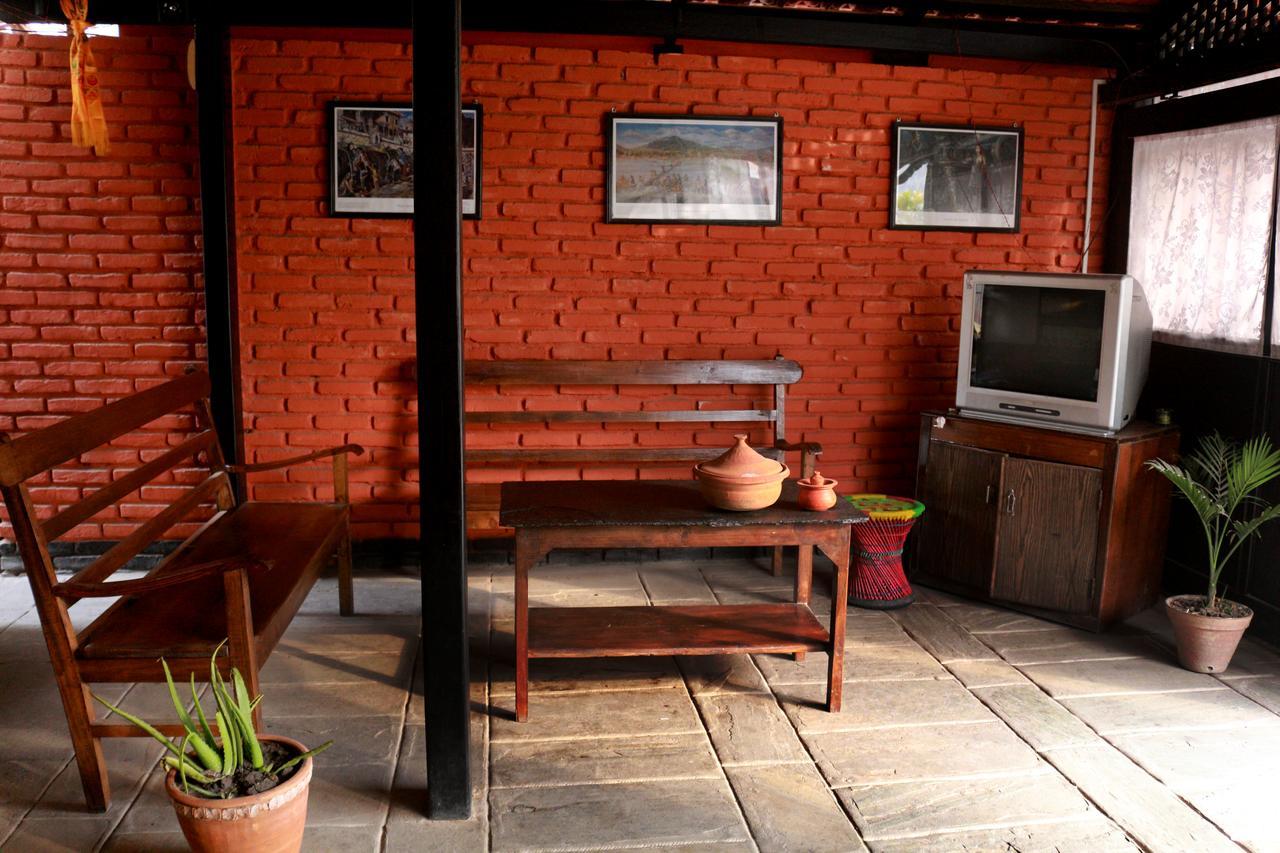 Hôtel Bravo à Katmandou Extérieur photo