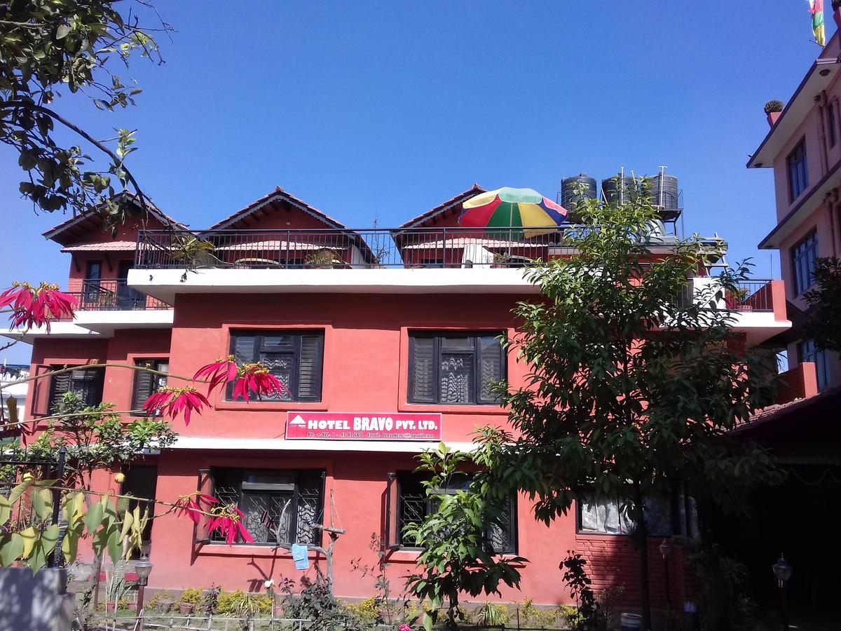 Hôtel Bravo à Katmandou Extérieur photo