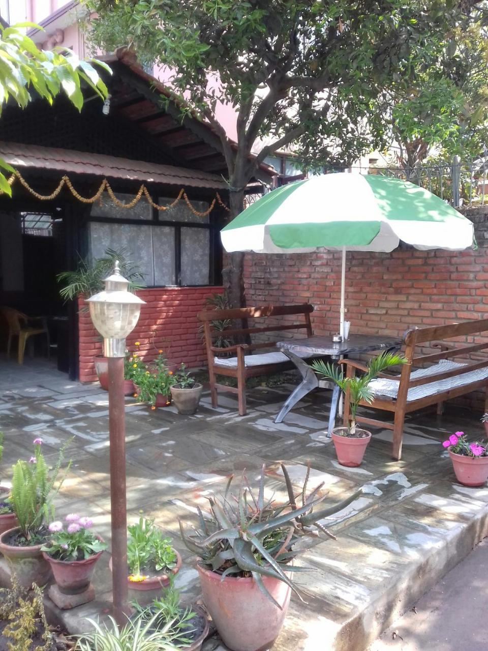 Hôtel Bravo à Katmandou Extérieur photo